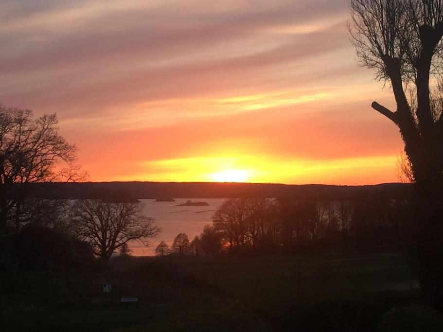 Apartment Right Next To The Golf Course And With The Ocean Just Around The Corner Ljungskile Exterior foto